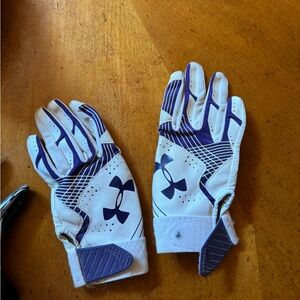 Youth Small Under Armour batting Gloves